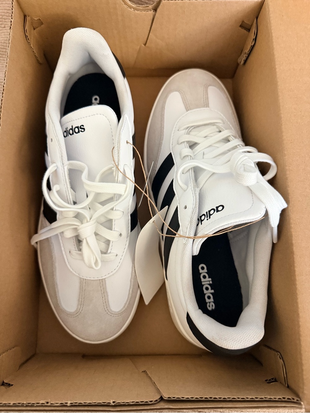 NWT Men’s 10/Women’s 11 -Adidas White and Black Barreda Sneakers
